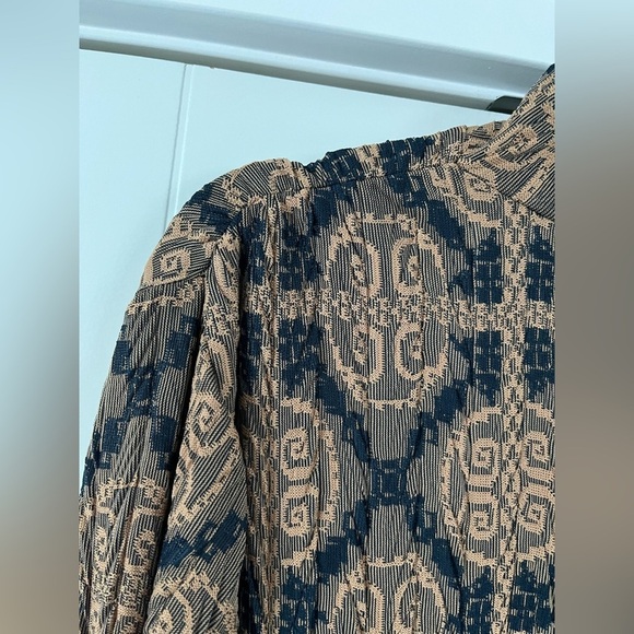 Zara/ Jacquard blouse/ Long sleeved/ Oversized/ High stretch/ Size US L - Picture 3 of 13